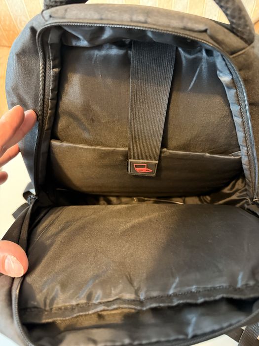 Rucsac laptop cu protectii interioare