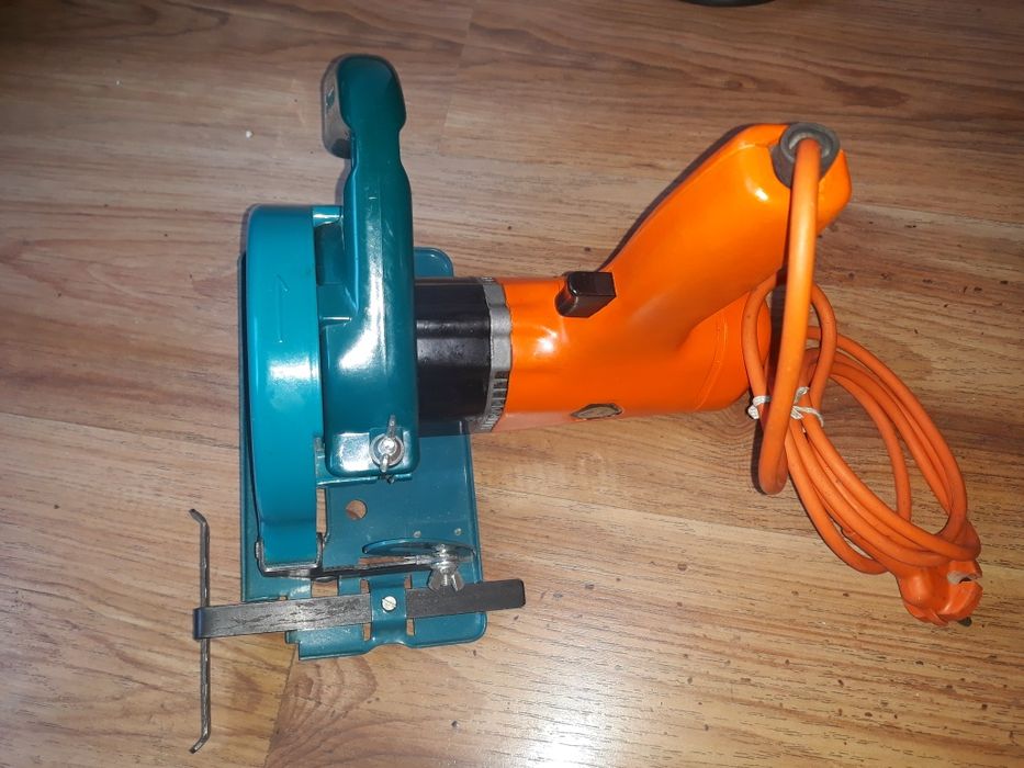 Английска бормашина Black and decker