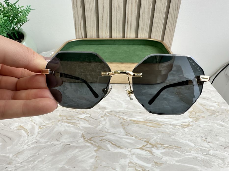 Ochelari de soare model Valentino
