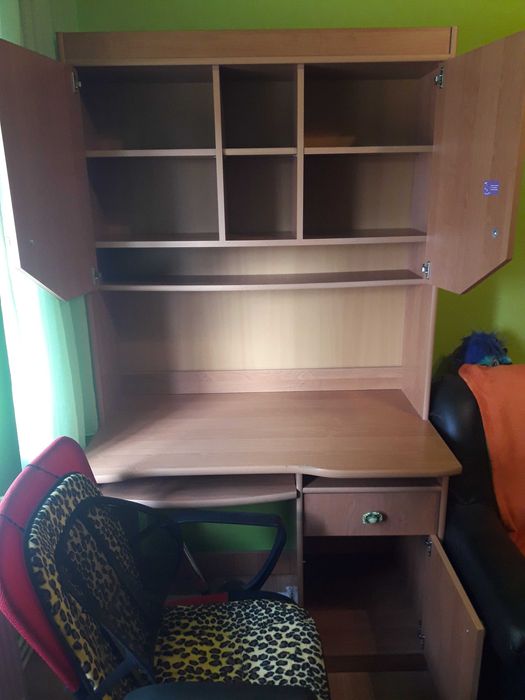 Vind mobila (birou, dulap, etajera)