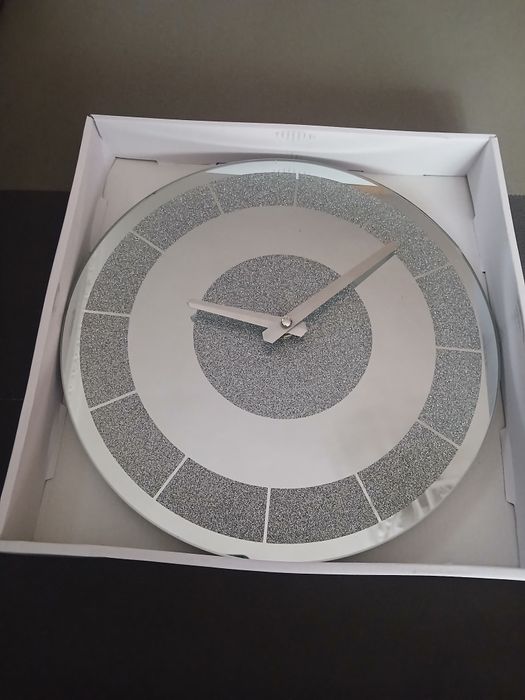 Ceas de perete electronic