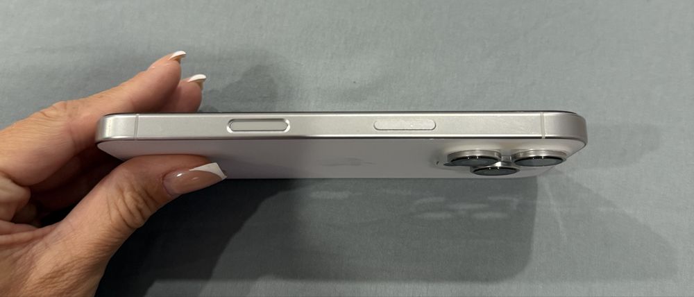 Продам Iphone 16 Pro