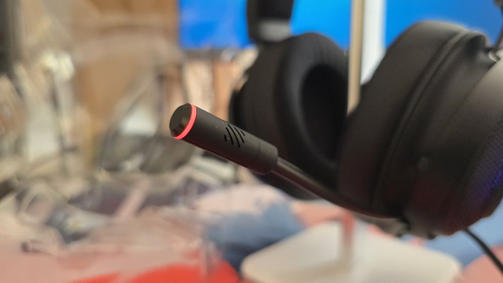 ЧИСТО НОВИ RAZER KRAKEN Kitty Edition USB
