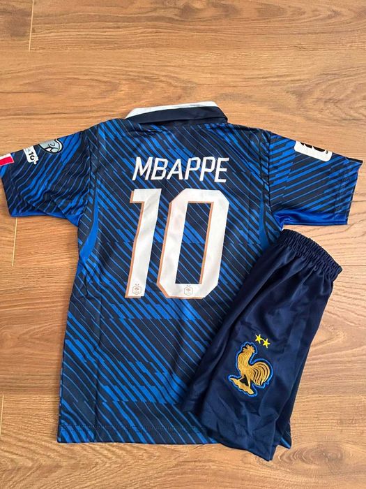Reducere Tricouri Echipament Compleu fotbal copii - Franta - Kylian Mbappé