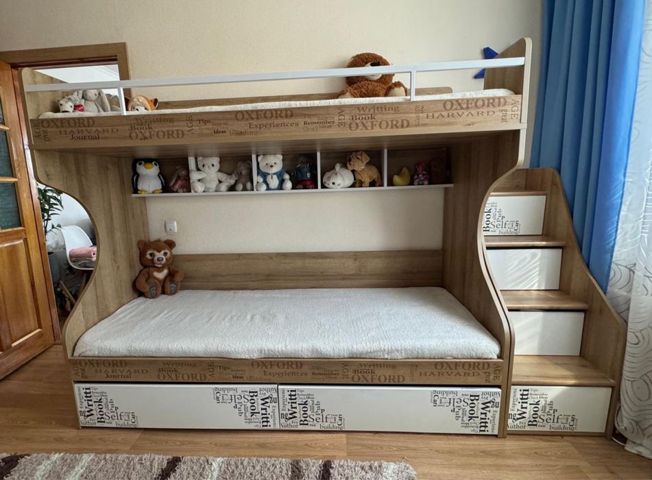 Двухъярусная кровать