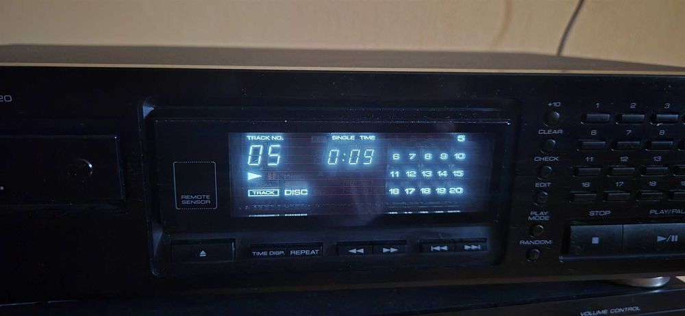 CD player  KENWOOD DP3020
