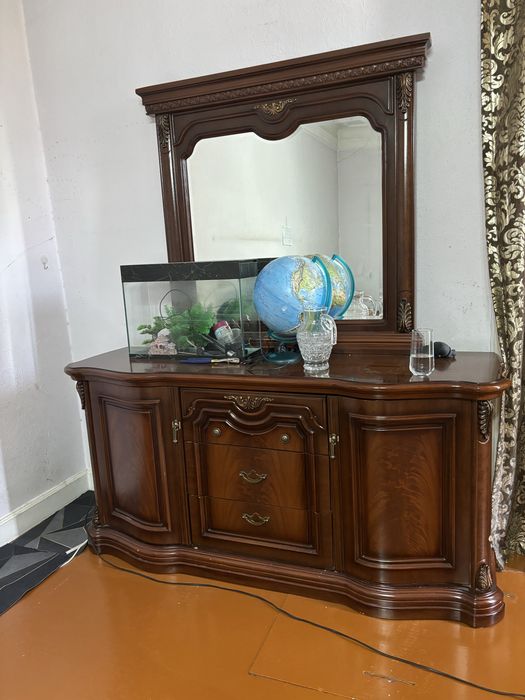 Шкаф, Кроват, Тримо сотилади.