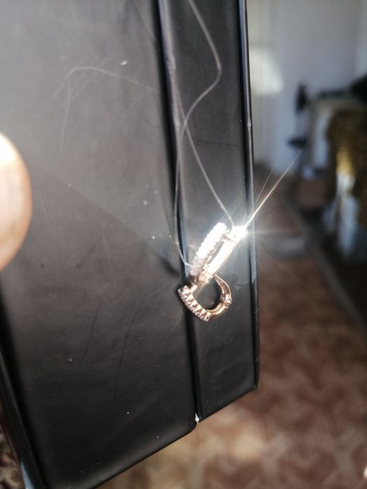 Продам золотые серьги.