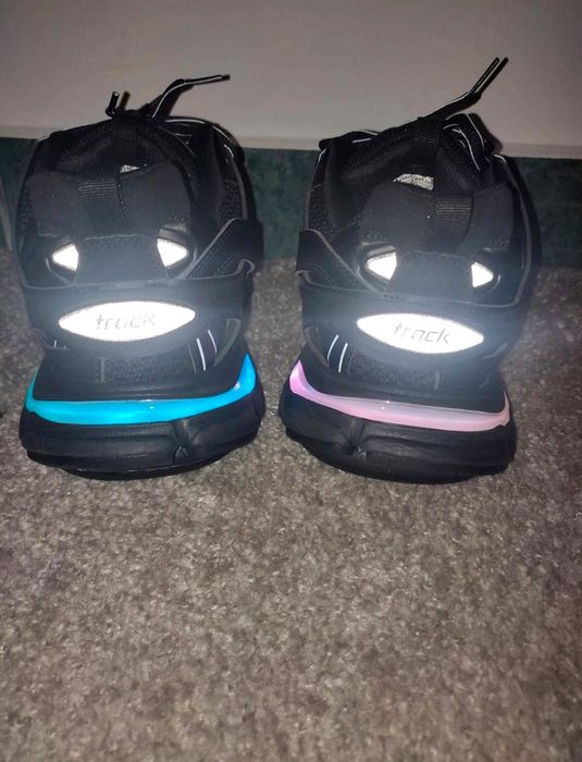 Balenciaga Track cu Led, Ca Noi