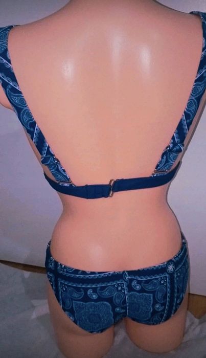 Costum de baie din doua piese. Marime 42