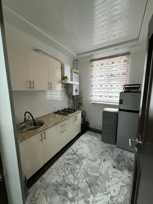 Kvartira sotiladi 3 xona kamolot dom