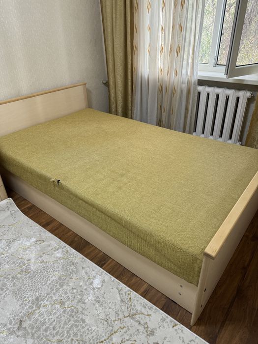 Продаётся кровать с матрасом