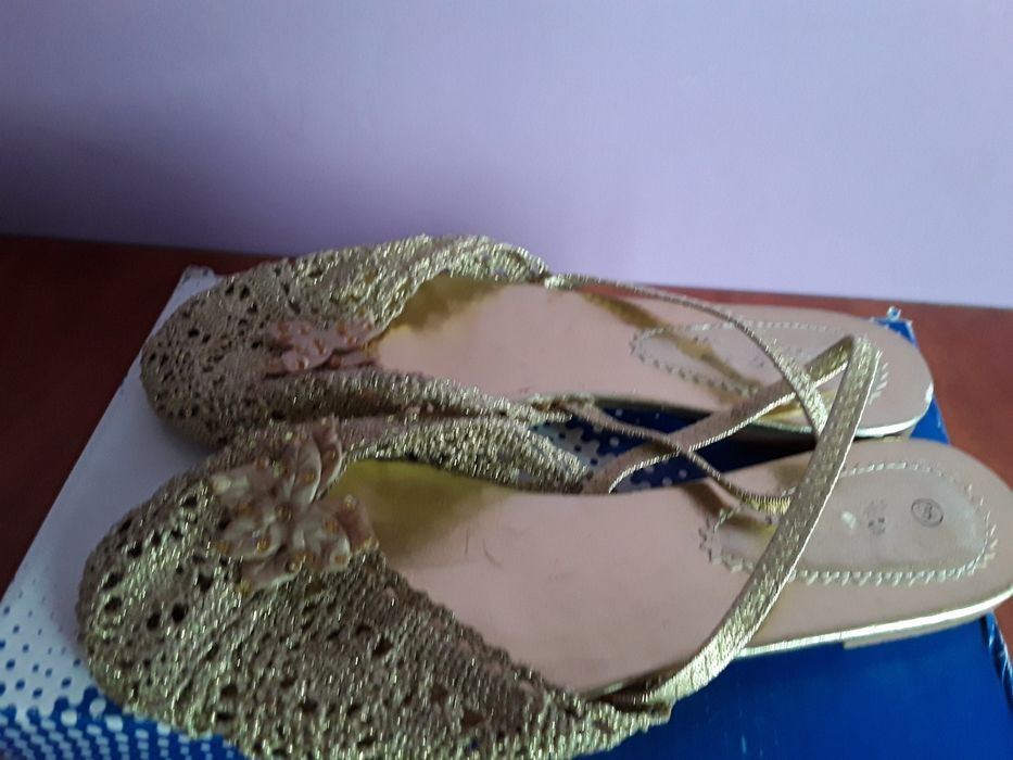 Vând Sandale Damă Mărimea 38