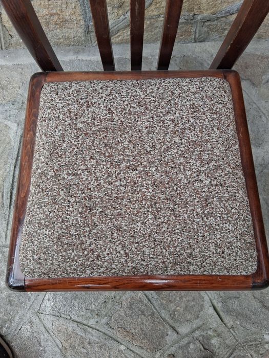 Столове дървени с тапицирана седалка