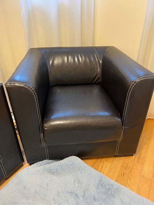 Кожен диван и единичен фотьойл