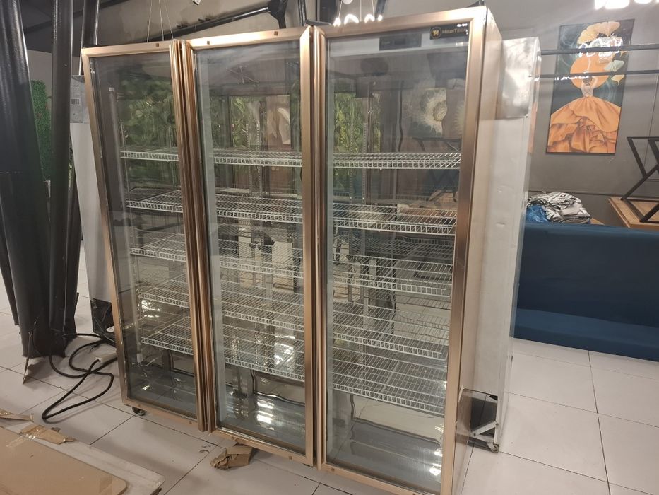 Два Холодильник 3 дверные работающие использовали только год