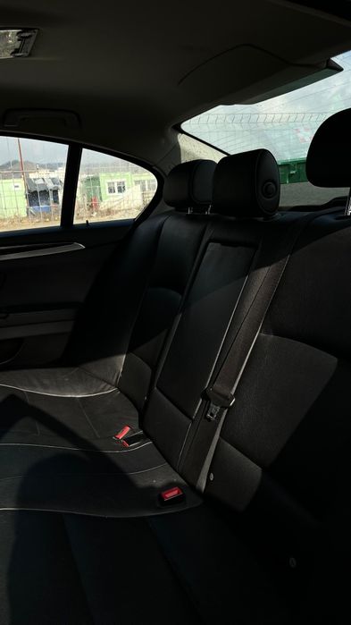 Vând BMW F10.   2011 2 L Diesel