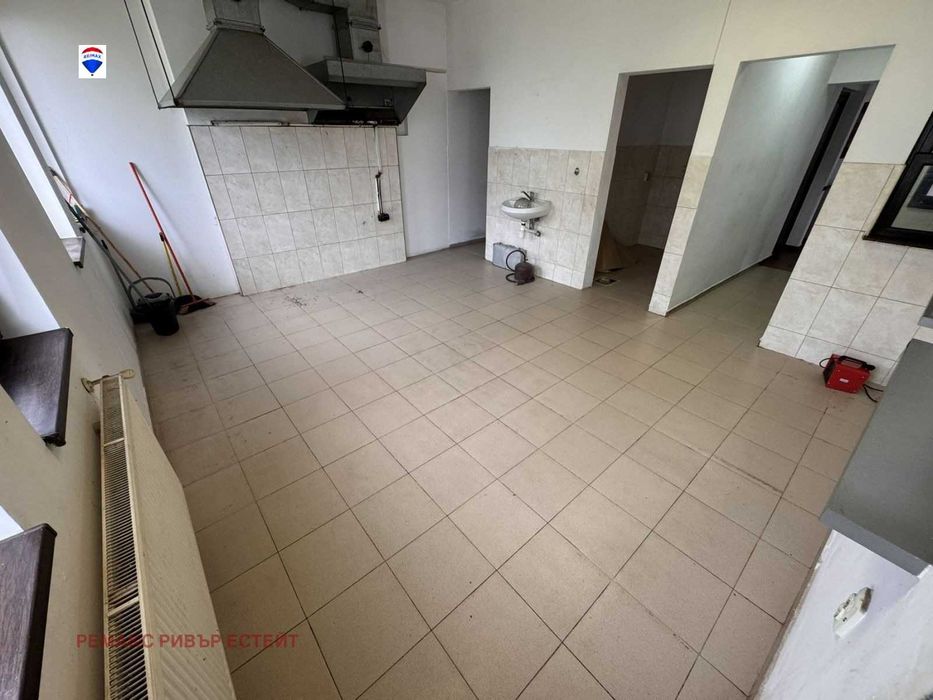 Фотоволтаична централа + ресторант с басейн и лятна градина