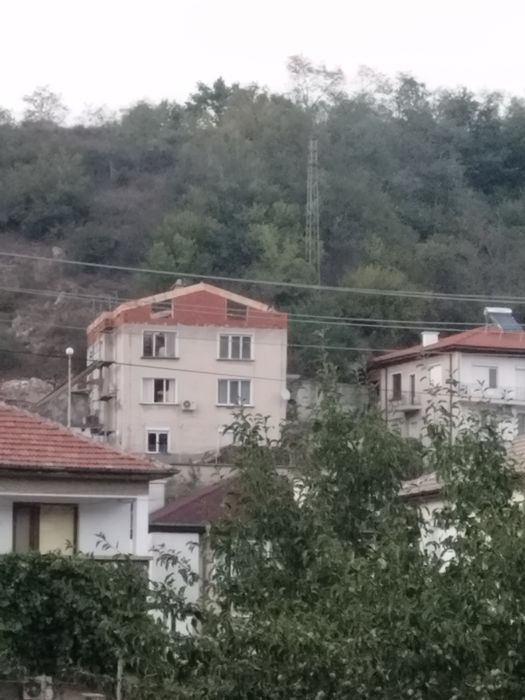 Продава се два етажа от къща къща в град Златоград