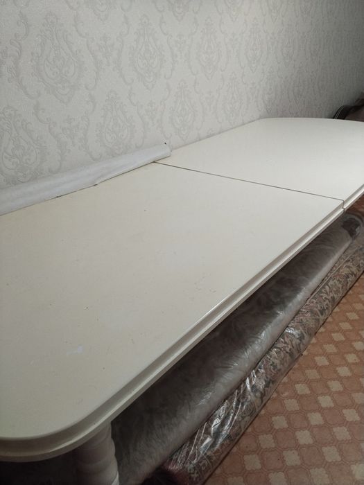 Продам стол гостинный