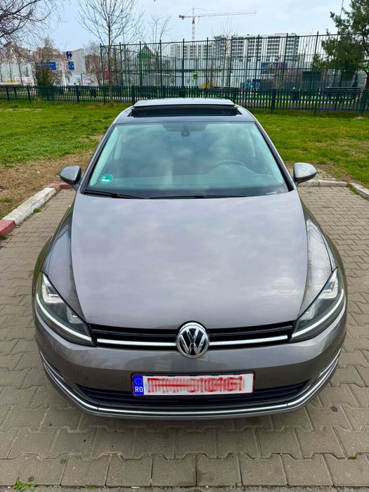 VW Golf 7 Automat 1.6 TDi • Distronic • Lane Assist • Panoramic • LED • Piele Alcantara • Webasto • Navy mare 3D • Climatronic • Senzori 360 • Cârlig