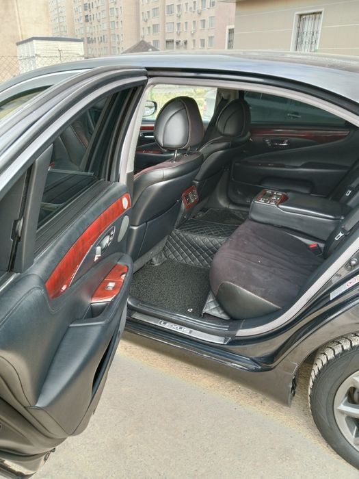 Машина лексус 460