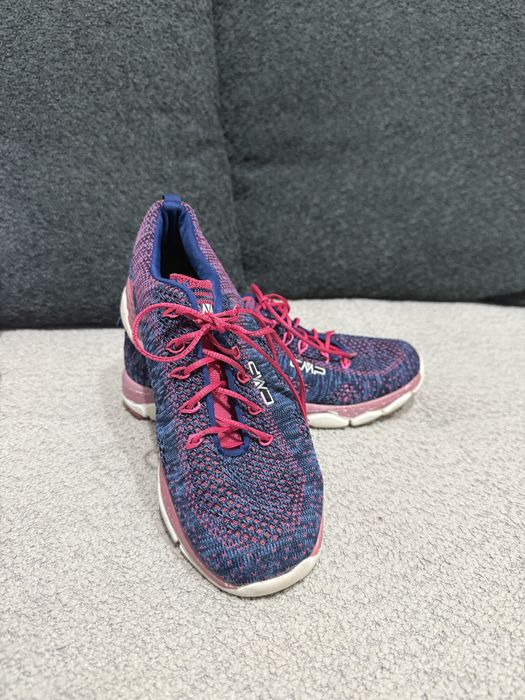 Цветни маратонки