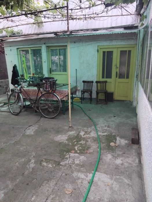 Vând casa Tecuci in Centru