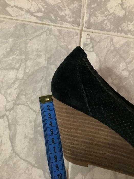 Чисто нови обувки от естествен велур