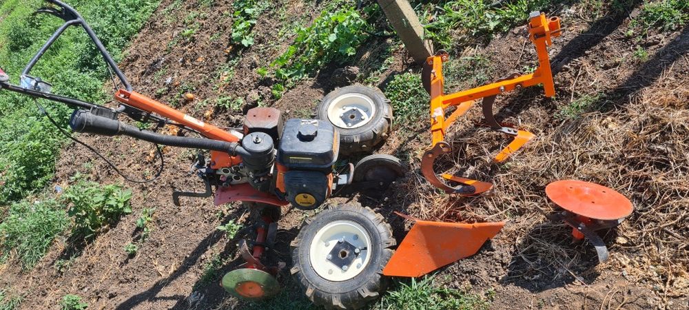 VAmd motocultor în stare buna