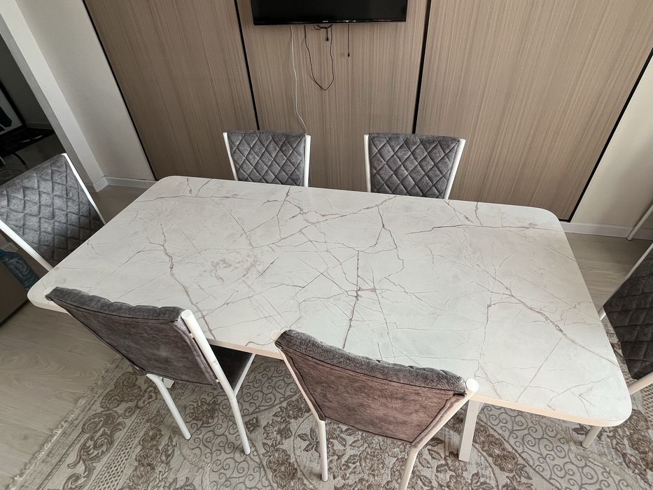 Стол со стульями