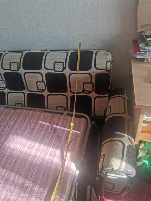 Диван разтигателен. Които като седиш става за трима. Продава се Продав