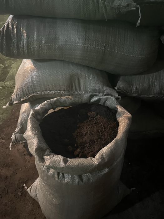 Мелкий песок в мешках