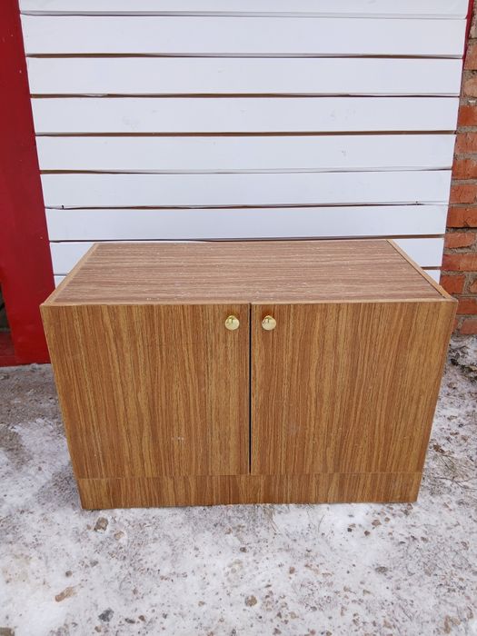 Б/у тумбочка и эконом панели.