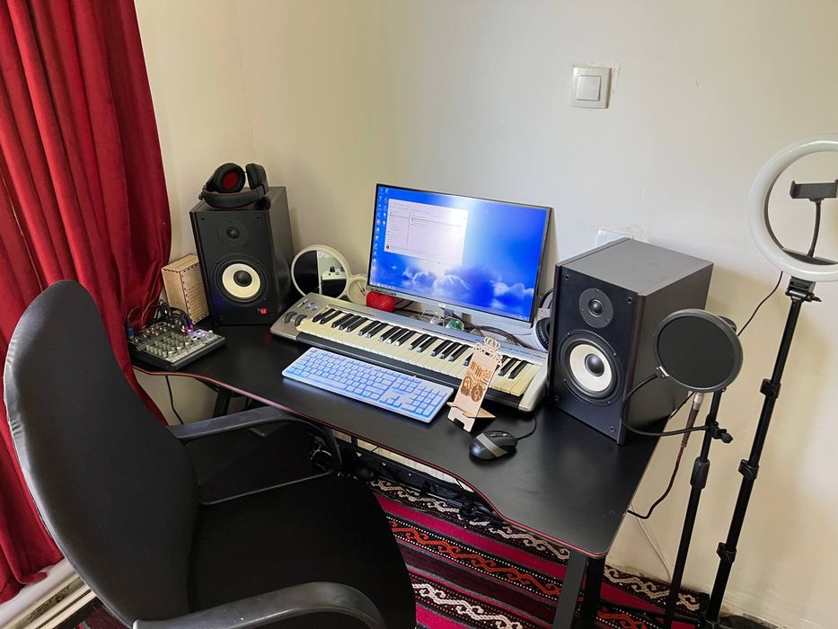 Tayyor Studio Sotiladi Srochna