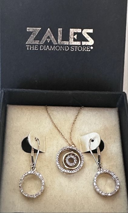 Set lantisor cu pandativ si cercei din aur si diamante