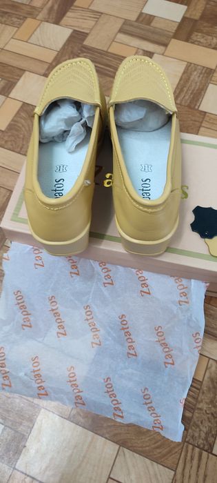 Затворени обувки Zapatos