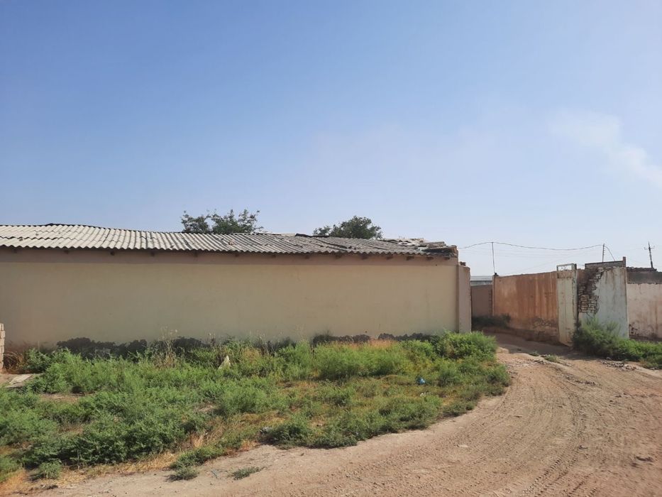 Продается нежилое Baza sotiladi 28 sotok yolni ustida joylashgan