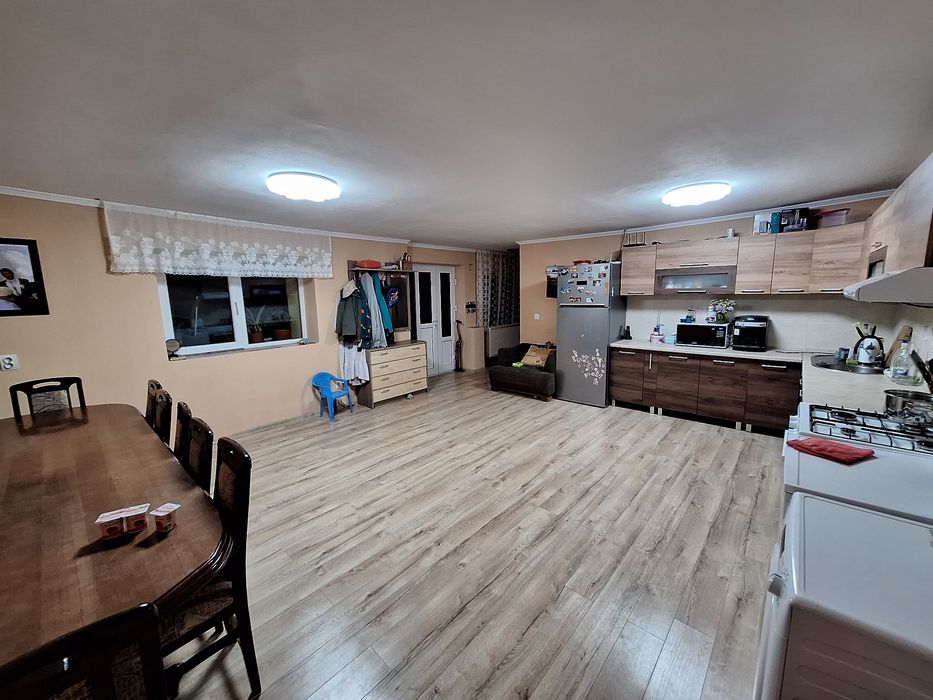 Vând / schimb casa P+1  mobilata și utilata cu apartament 2 camere