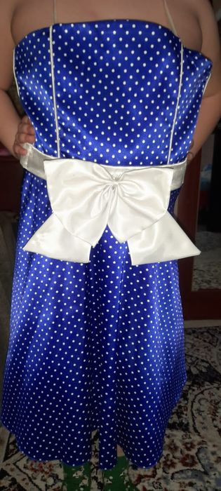 Атласное платье шикарное.