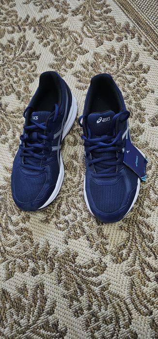 Продаются оригинальные кроссовки Asics