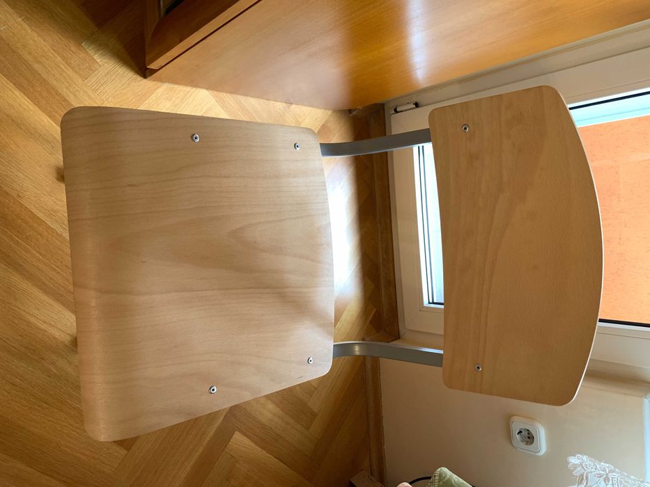 Детски, ученически стол с регулируема височина