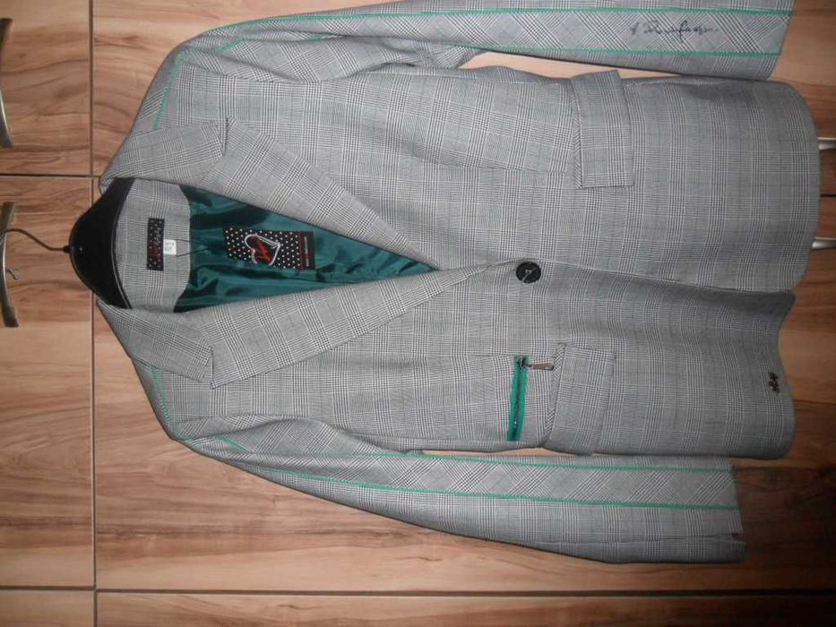 Продавам нов дамски костюм "Роси"