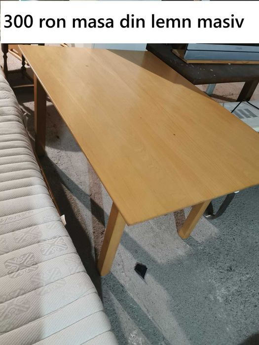 Masa din lemn masiv