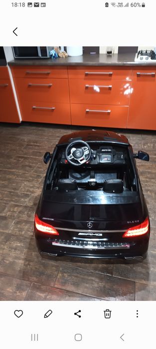 Vând mașină electrică și telecomandă.Mașină mare cu doua locuri