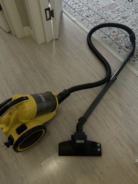 Пылесос KARCHER желтый
