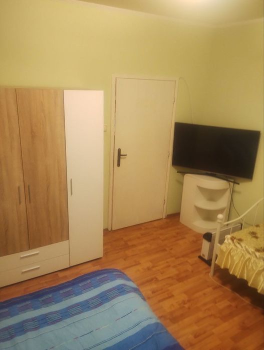 ПРОДАВА СЕ Тристаен апарт