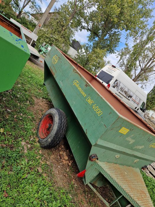 Remorcă recoltare struguri cu șnec pompă 4.000 kg