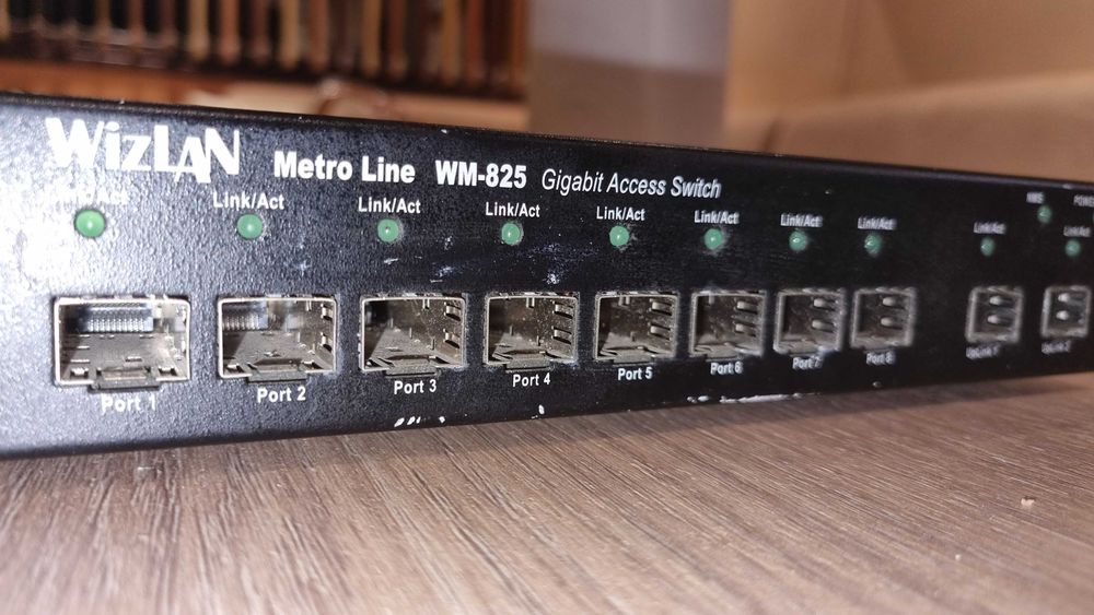 Суич Комутатор 10 портов : 100M SFP ports, 2x Gigabit SFP ports