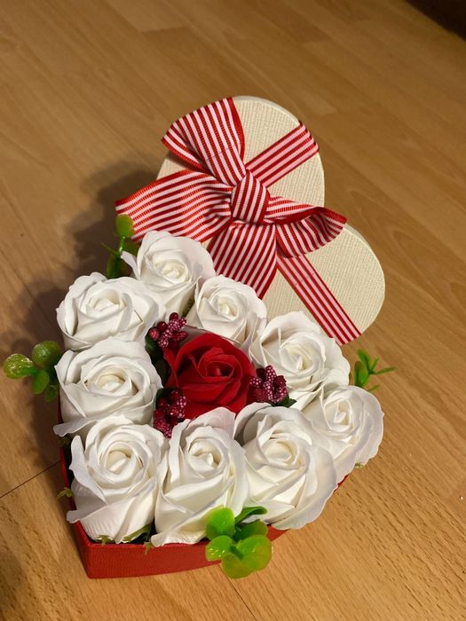 Aranjament 101 trandafiri de săpun